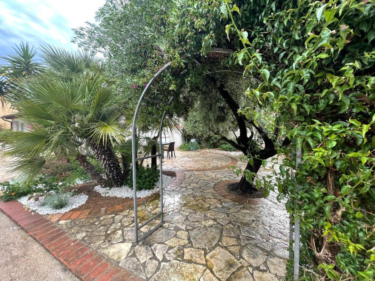 Villa Paonessa Lido Di Fondi Exterior photo